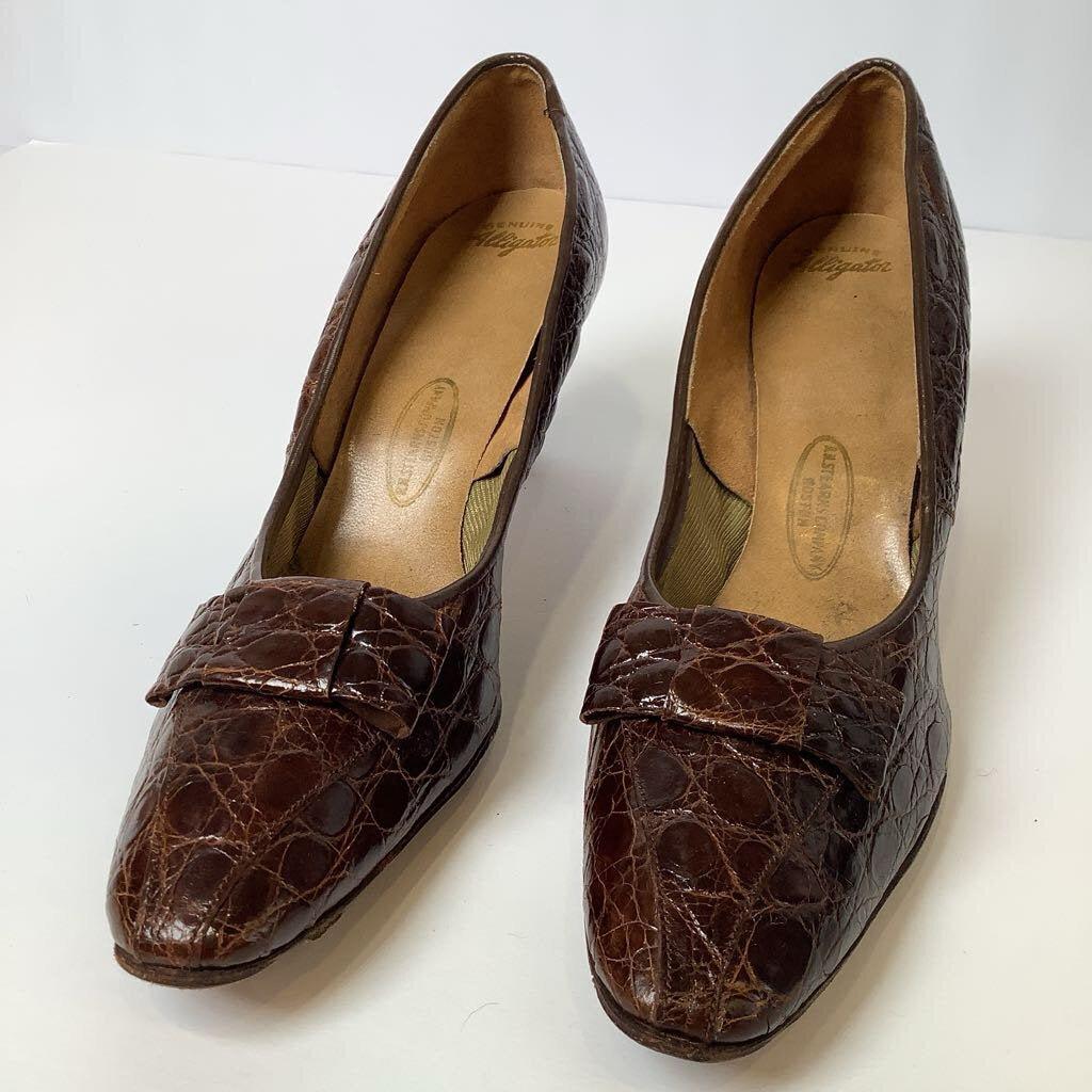 40s Alligator Pumps