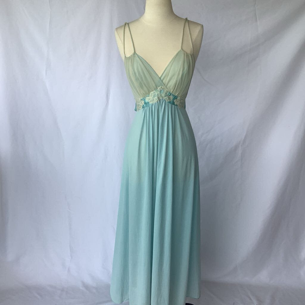 1960s Vanity Fair Light Blue & Lace Lingerie