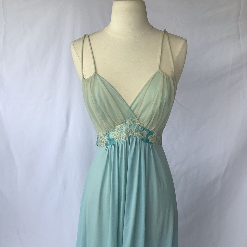 1960s Vanity Fair Light Blue & Lace Lingerie