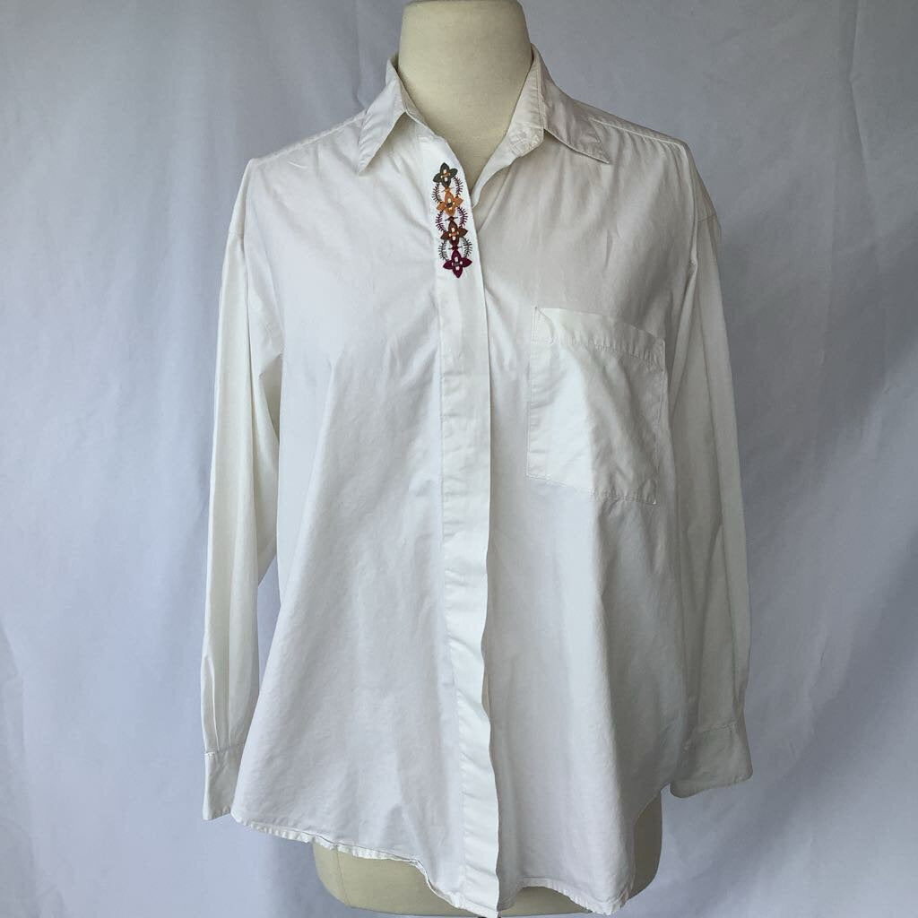 1990s Gap White Button Down w/ Embroidered Design