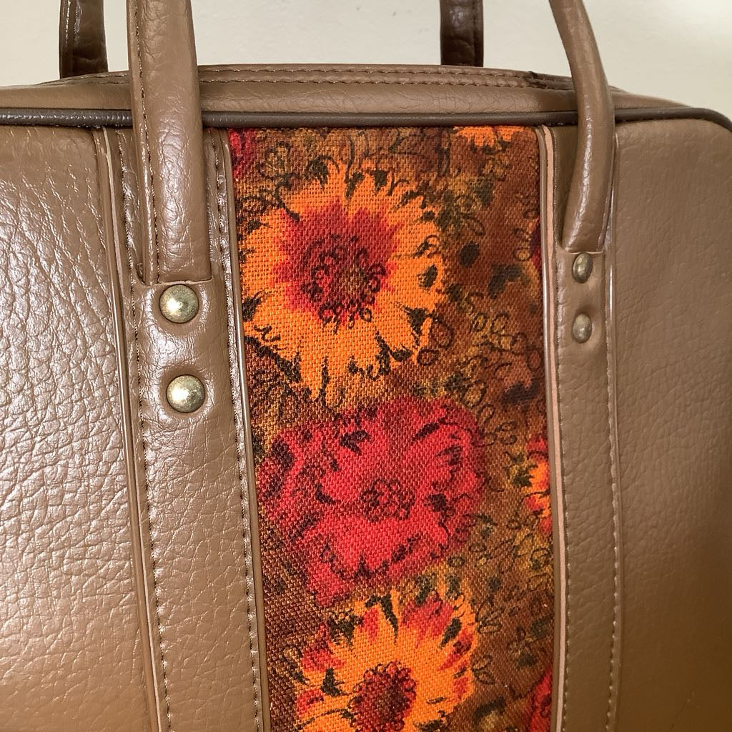 Amazing Vintage Mid Century Travel Case w Key(inside)