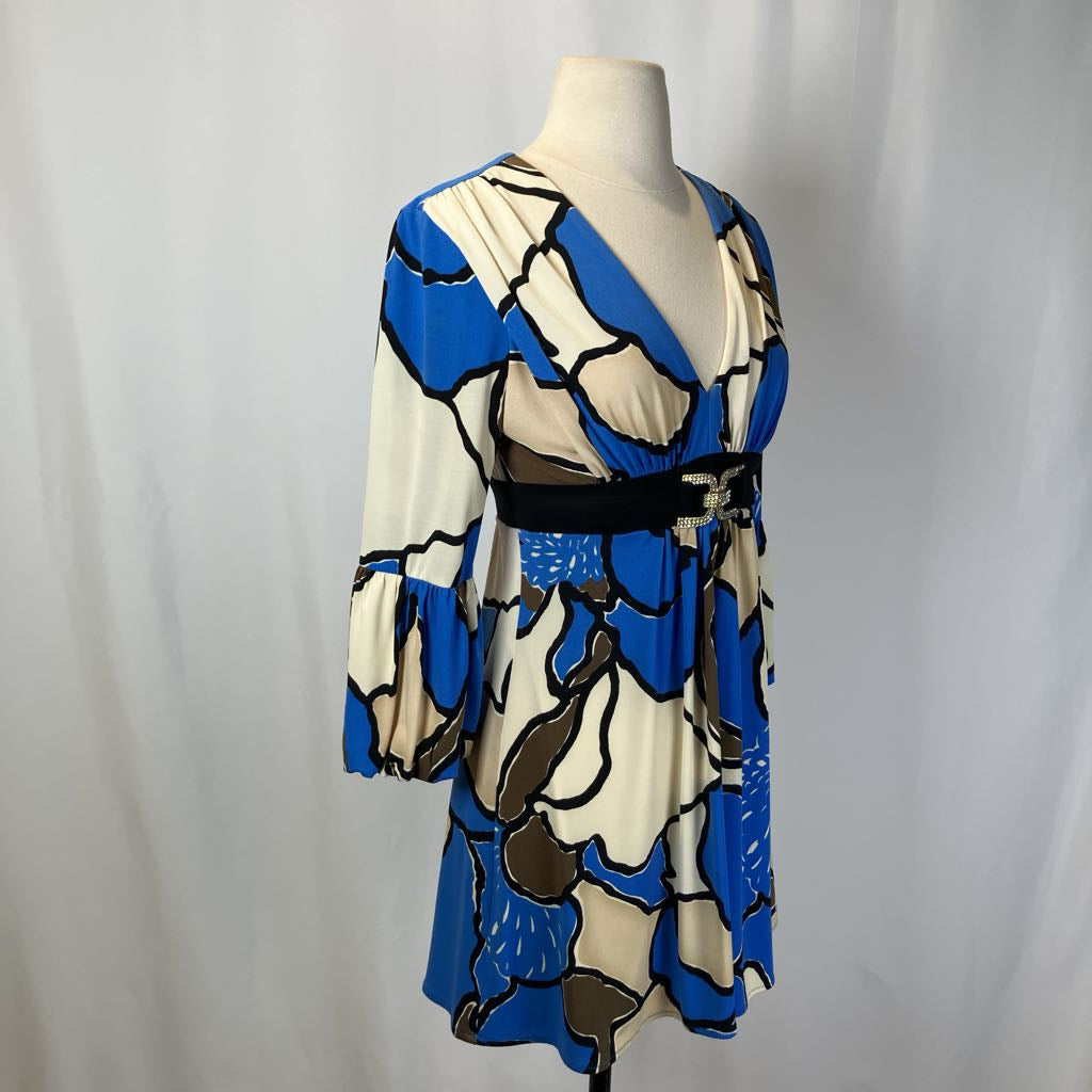 Mannequin wearing a blue and white patterned dress against a plain background