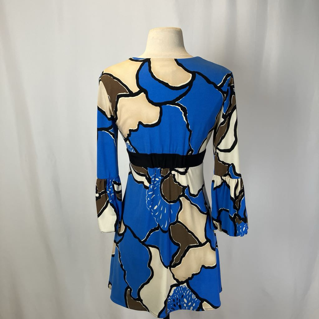 Mannequin wearing a blue and beige patterned dress against a plain background