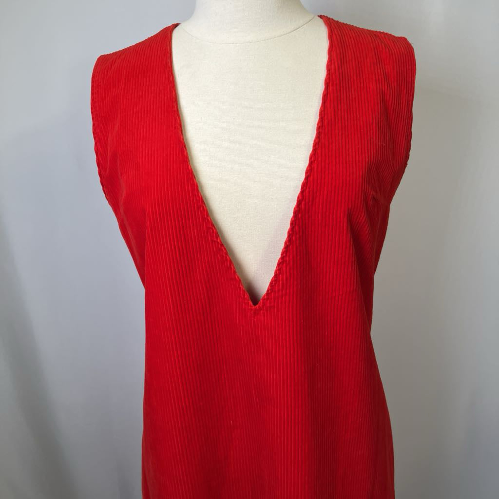 Red sleeveless dress on a mannequin against a plain background
