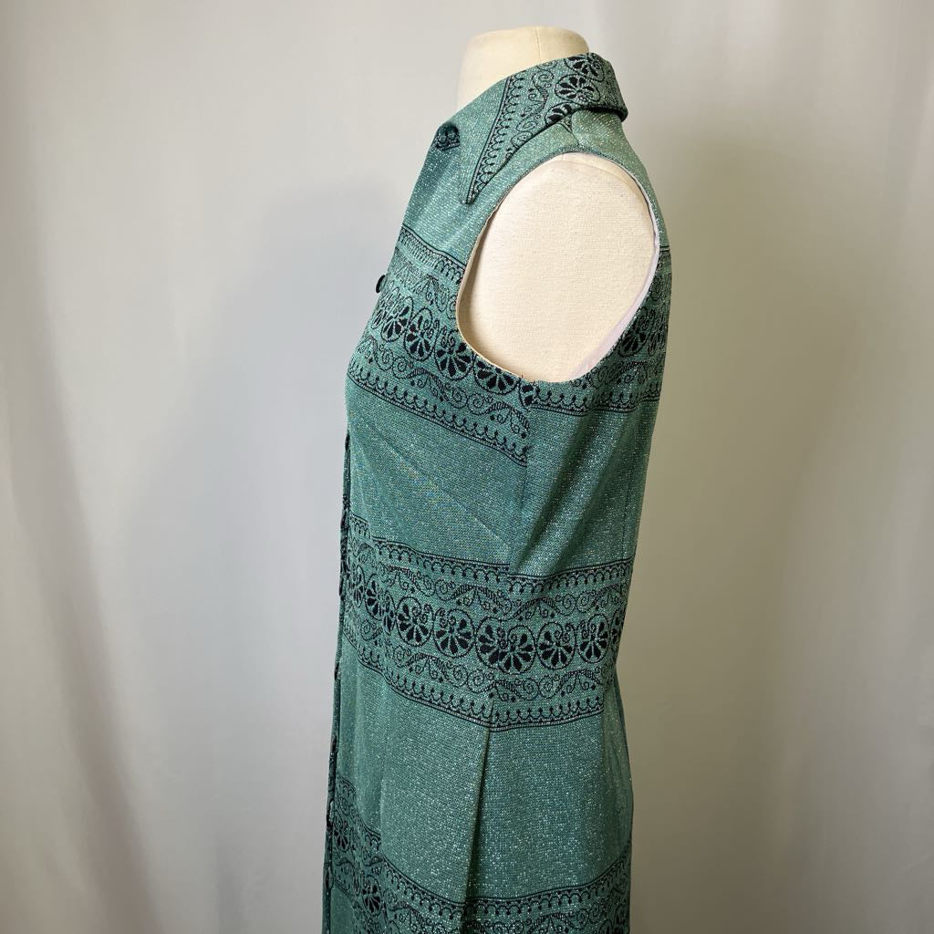Green sleeveless dress with lace details on a mannequin against a plain background