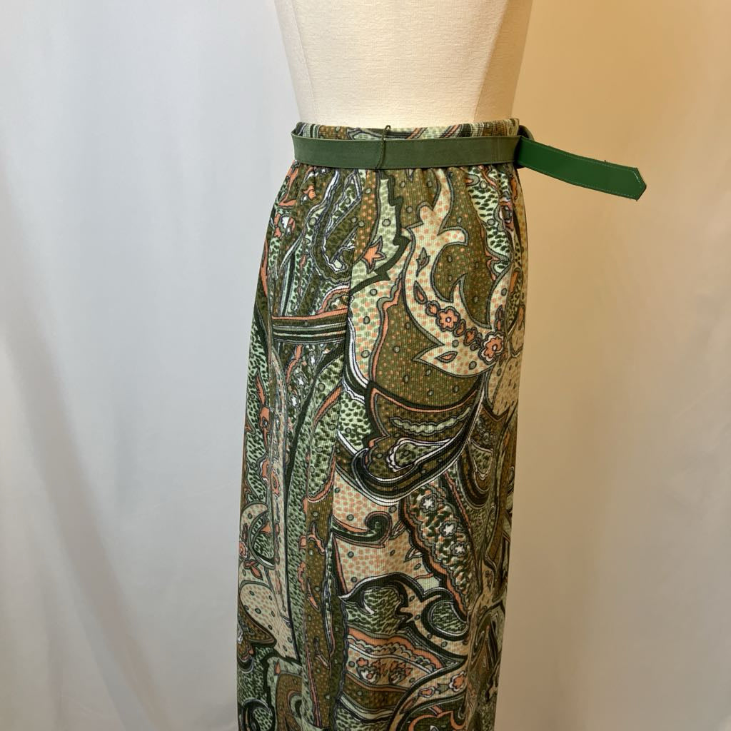 Patterned skirt with a green belt on a mannequin against a plain background