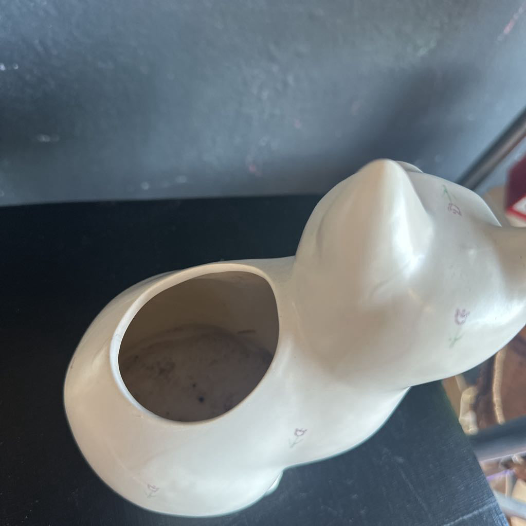 1989 White Ceramic Cat Planter w/ Decorative Tulips