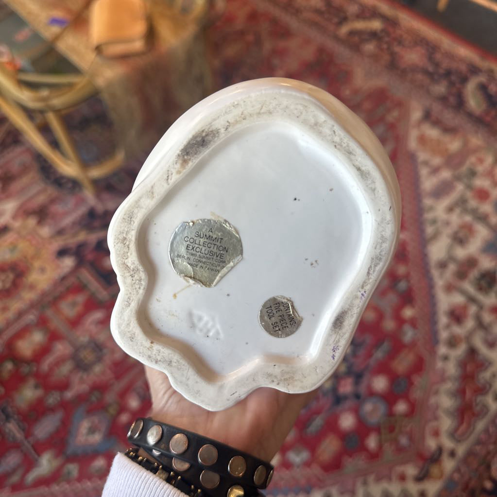 1989 White Ceramic Cat Planter w/ Decorative Tulips