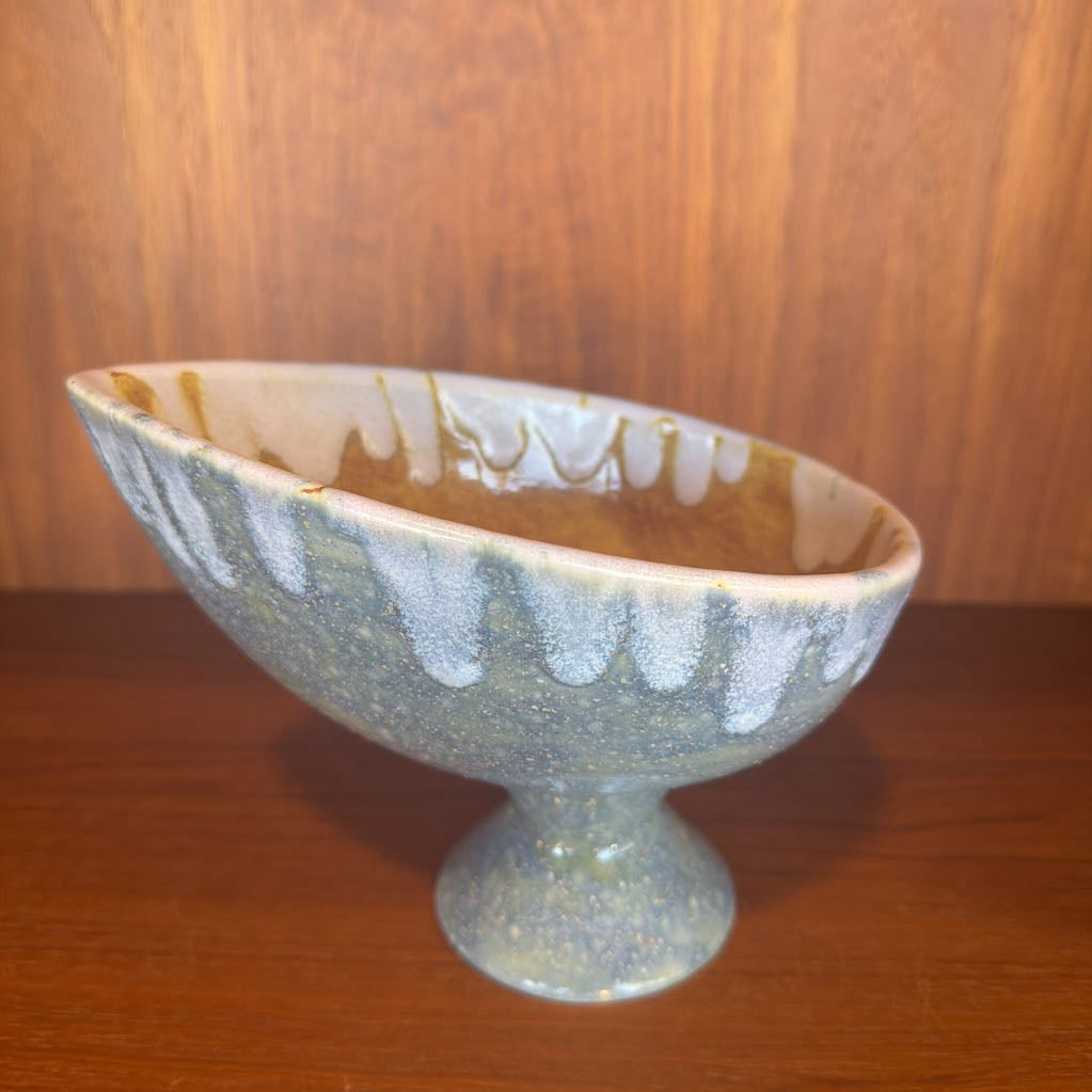 Pedistal textured Pottery Bowl