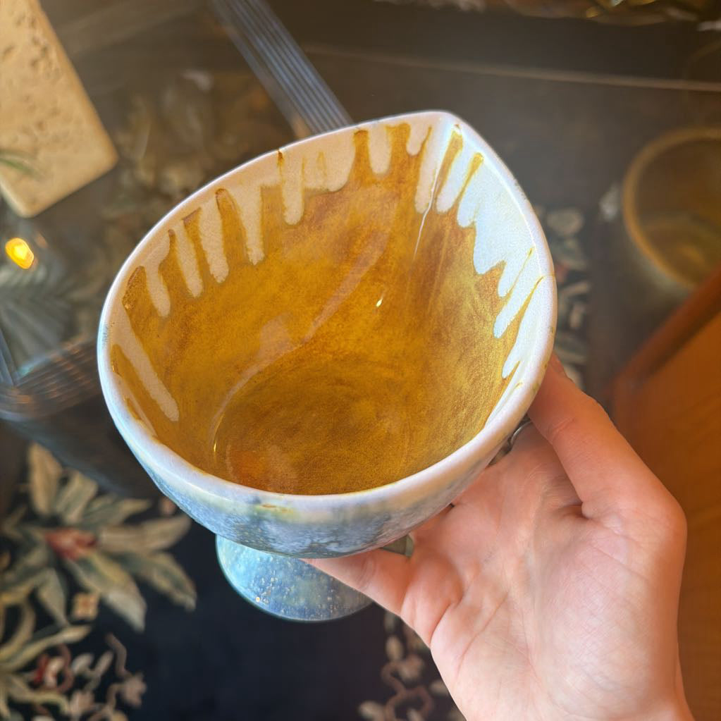 Pedistal textured Pottery Bowl