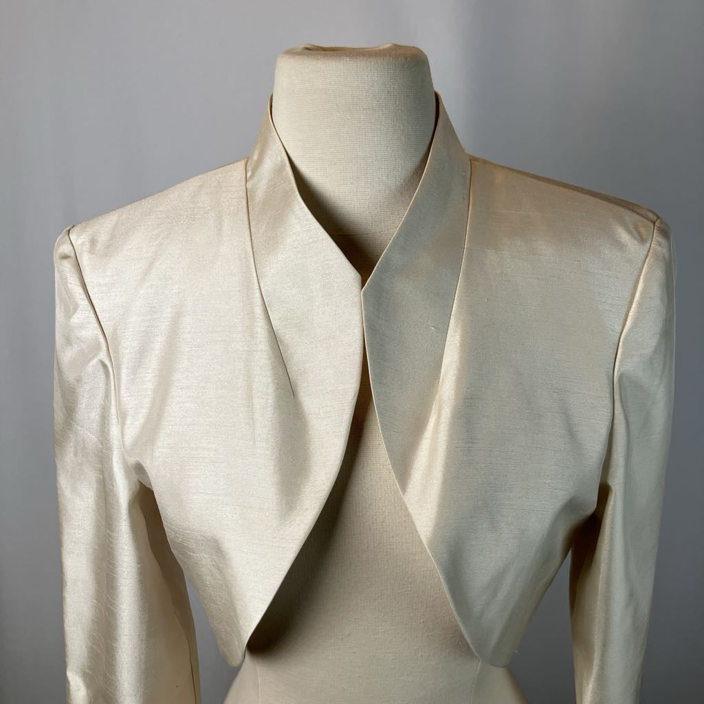 Beige blazer on a mannequin against a gray background