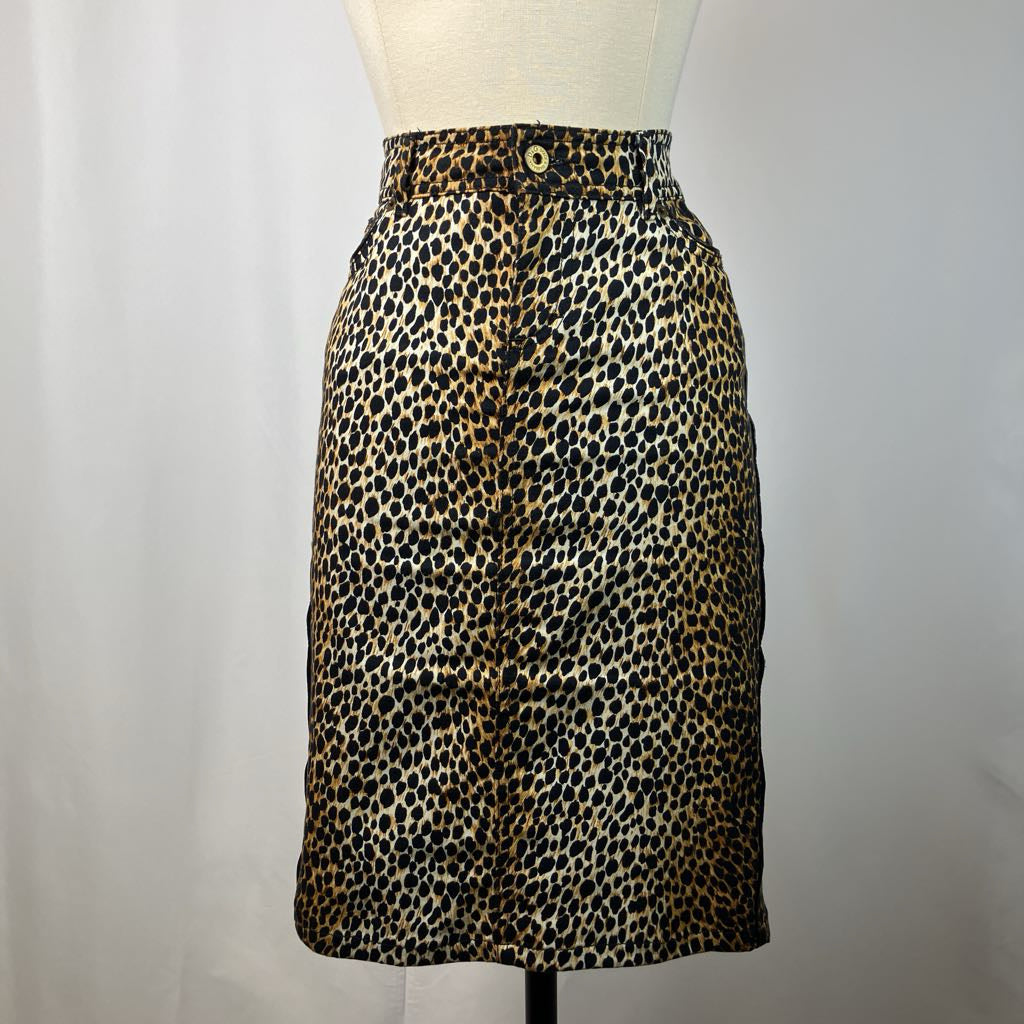 Leopard print skirt on a mannequin against a plain background