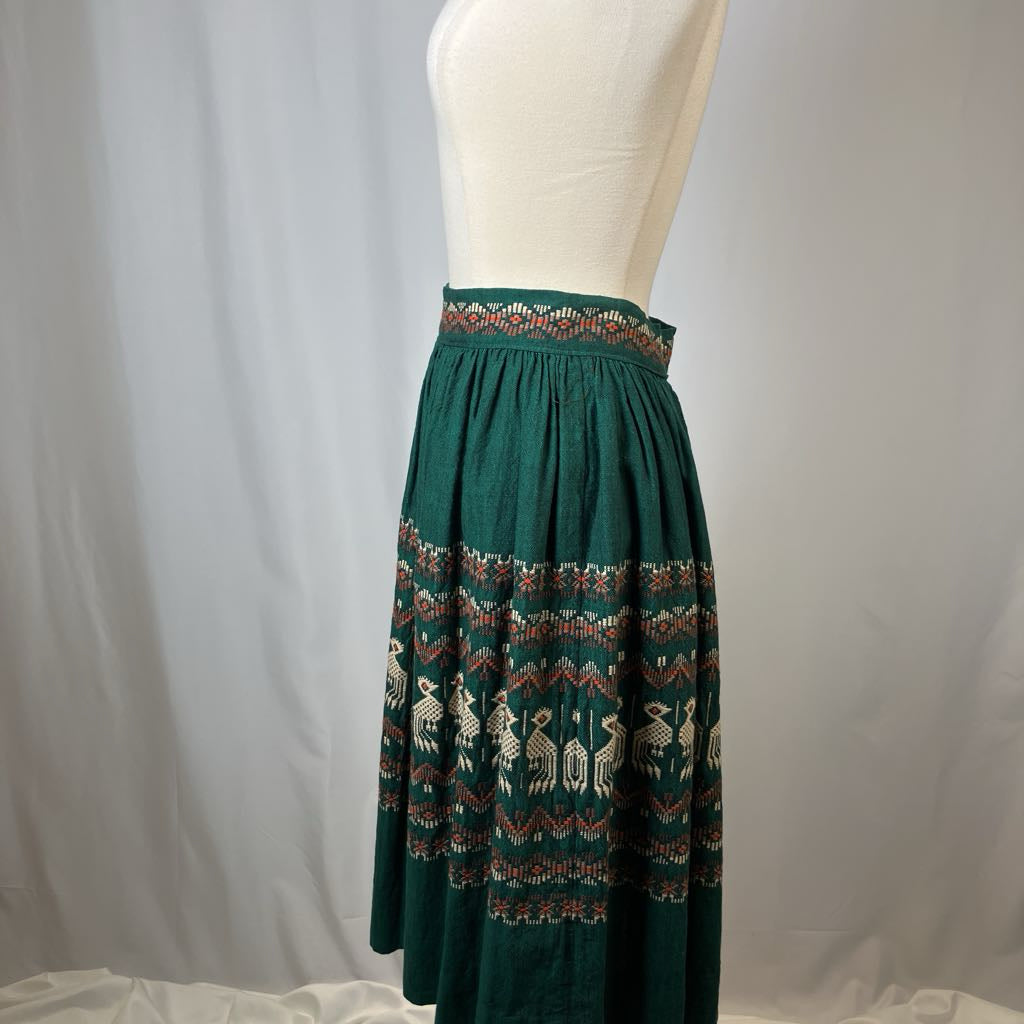 Green skirt with pattern on a mannequin against a plain background