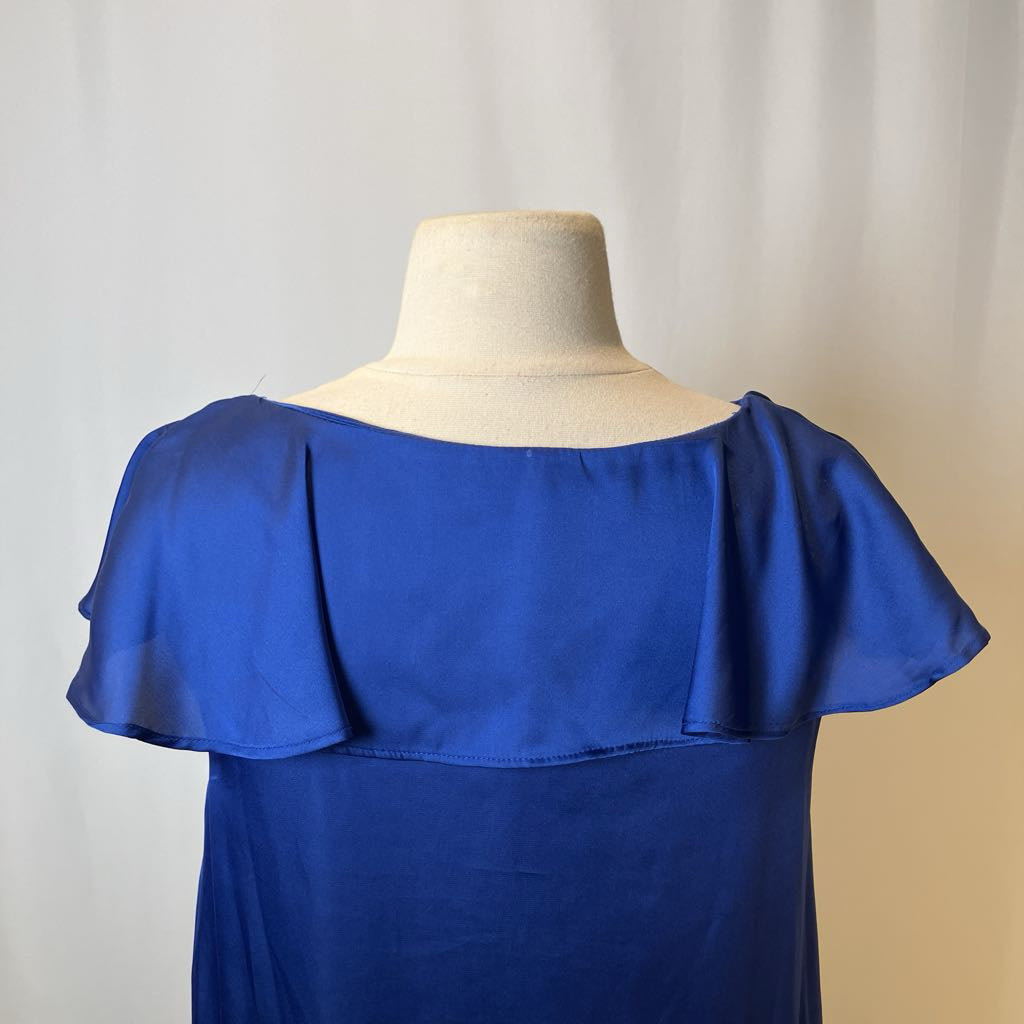 Blue dress on a mannequin against a plain background