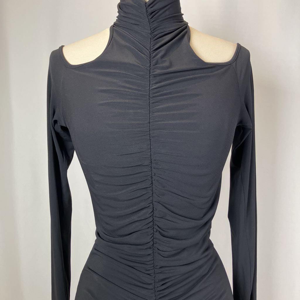 Gray dress on a mannequin against a plain background