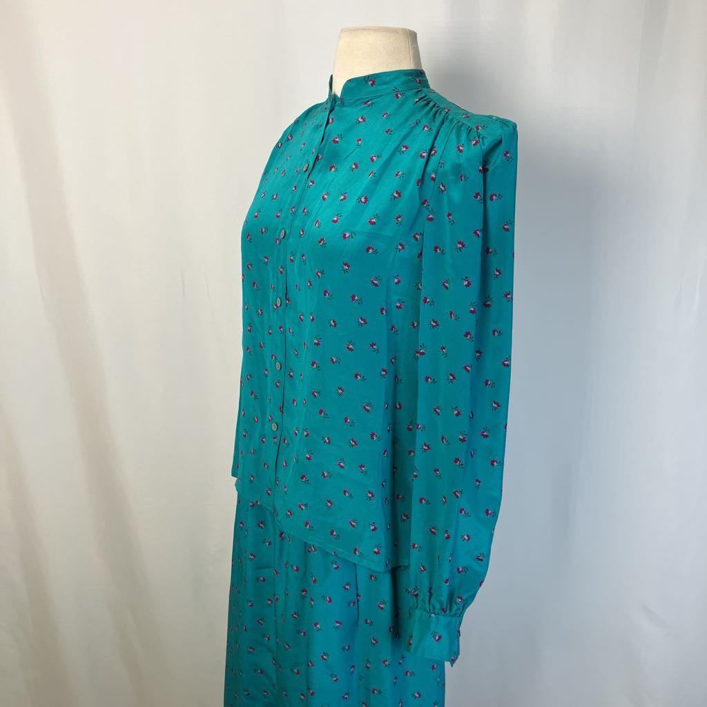 Silk set on mannequin with simple white background