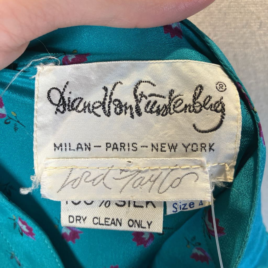 Closeup of Diane Von Furstenberg tag 