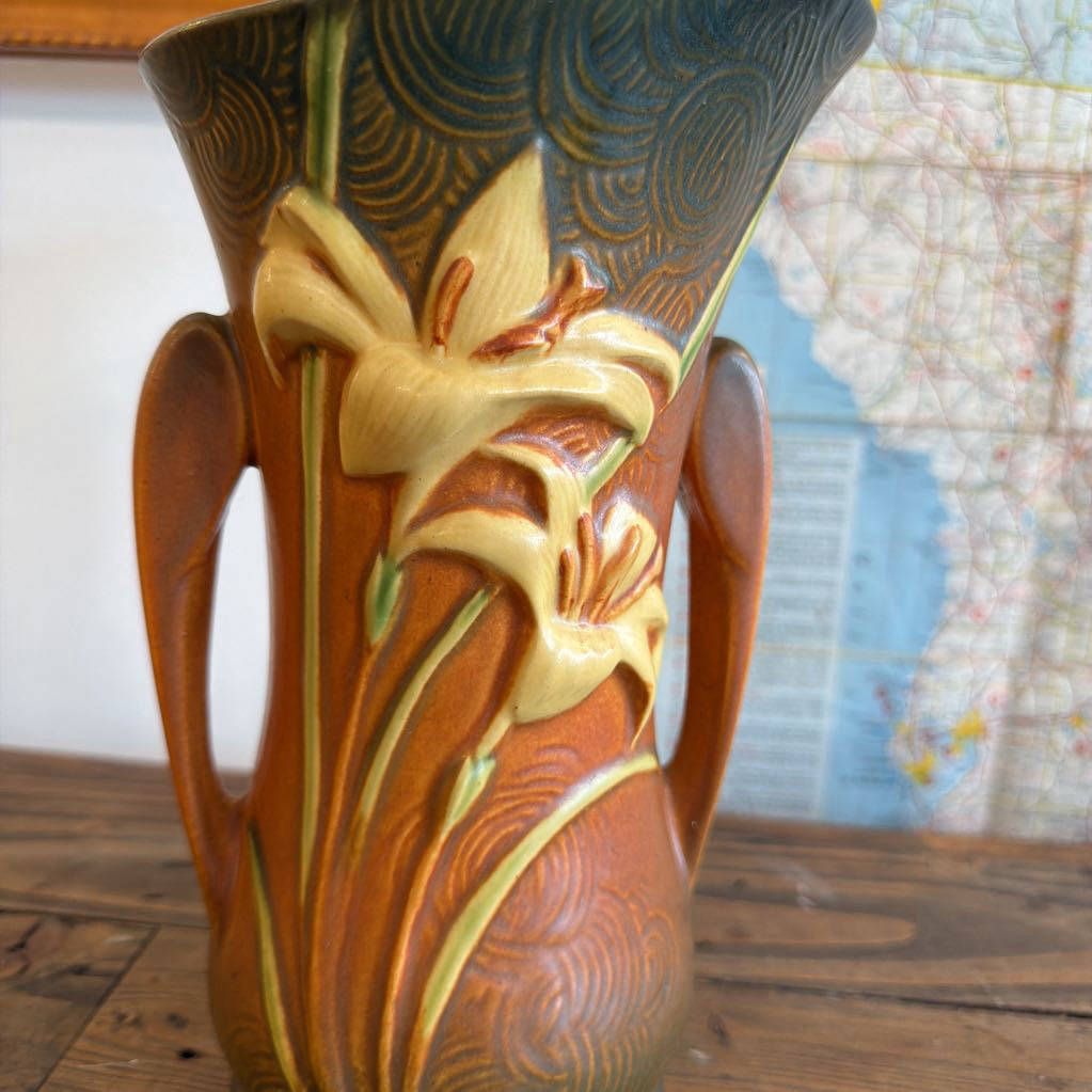Vintage 1940s Roseville Zephyr Lily 138-10" Vase Art Deco Floral Motif 10.5 Tall