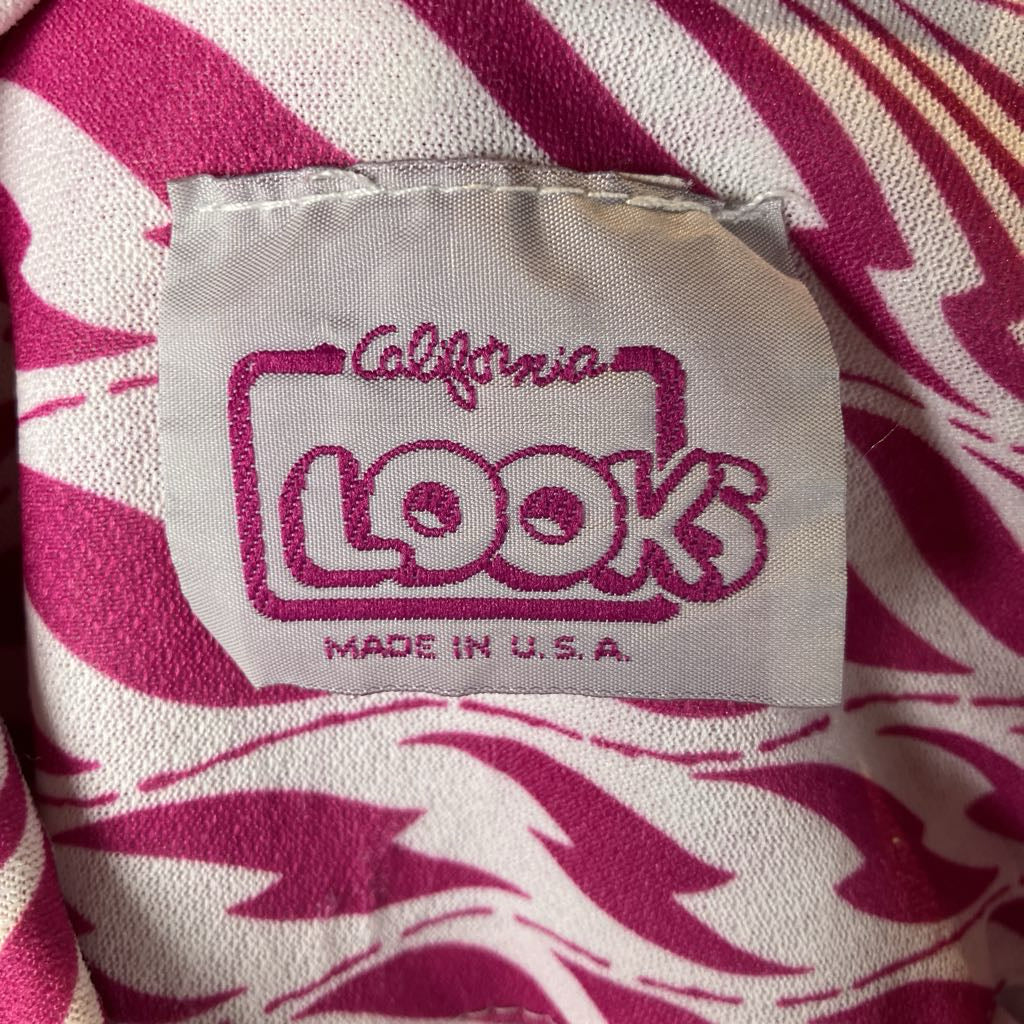 Fabric tag with 'California Looks' text on a pink and white patterned background