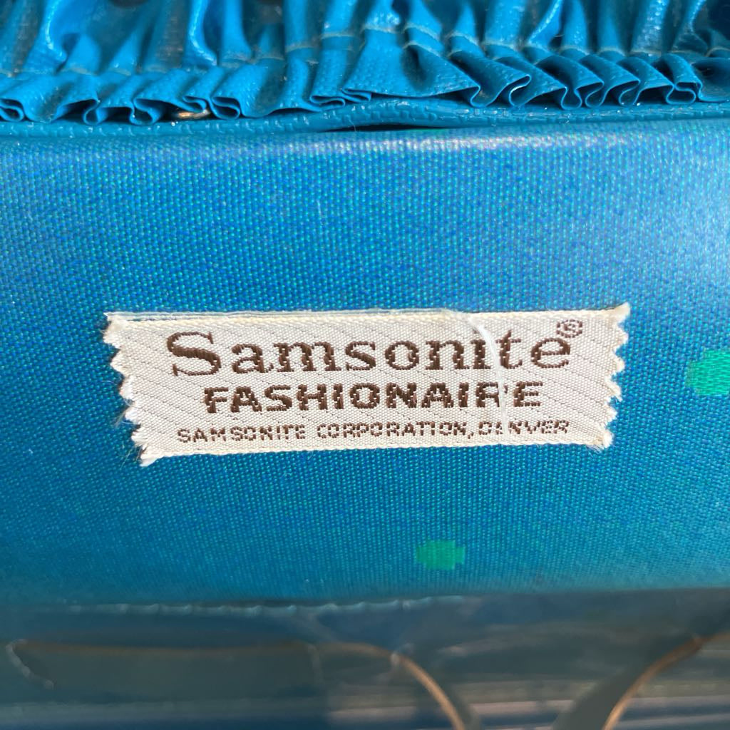 Samsonite Fashionaire luggage tag on a blue fabric background
