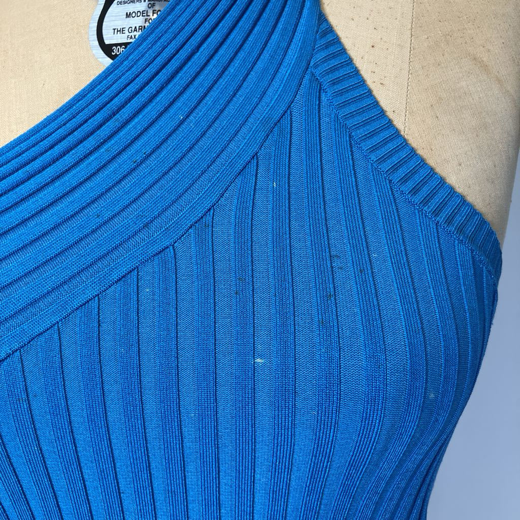 Close-up of a blue ribbed garment on a mannequin.