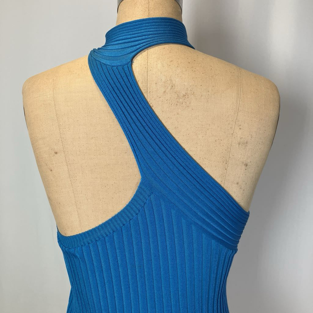 Blue ribbed dress on a mannequin with a plain background
