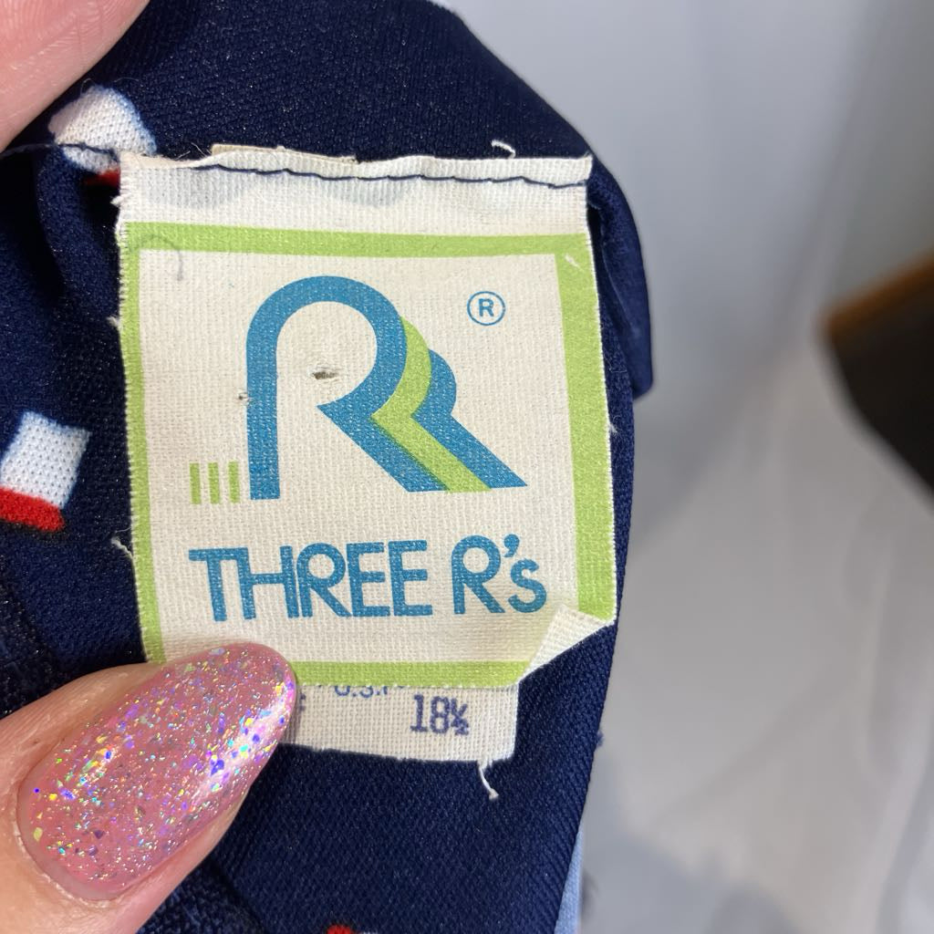 Label with 'THREE R's' branding on a denim fabric background