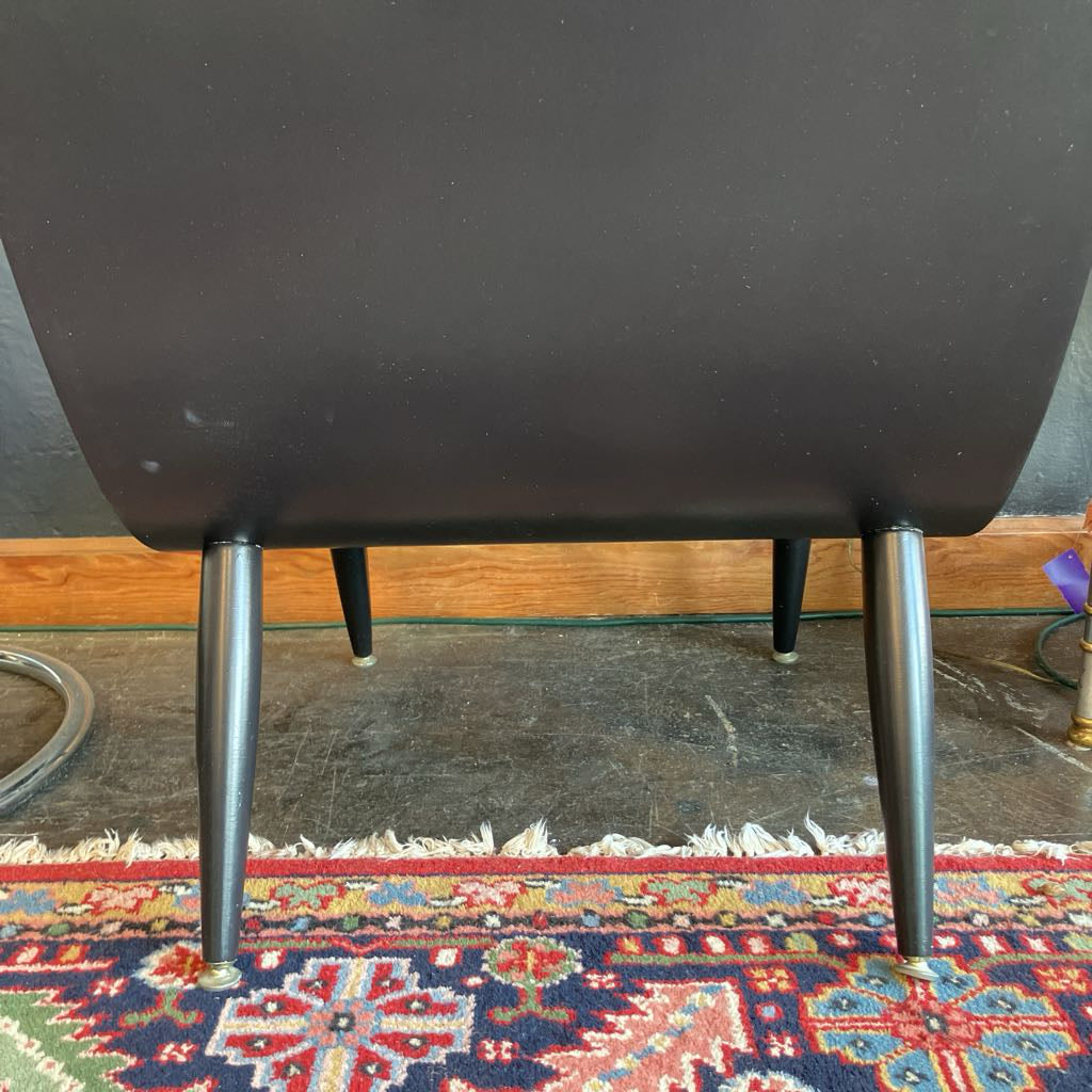 showing the legs that do unscrew for easy moving 
