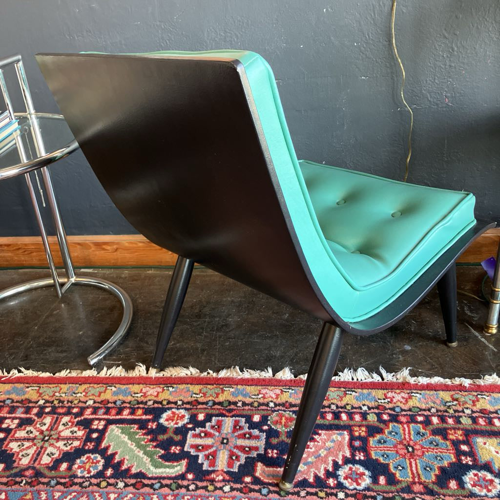 Angled side of the chair 